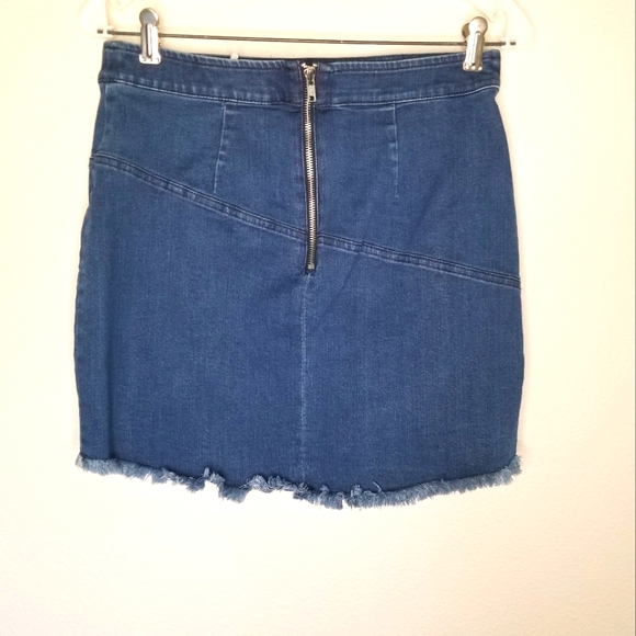 BCBGeneration size 6 denim short slim mini skirt back zip - Picture 2 of 7